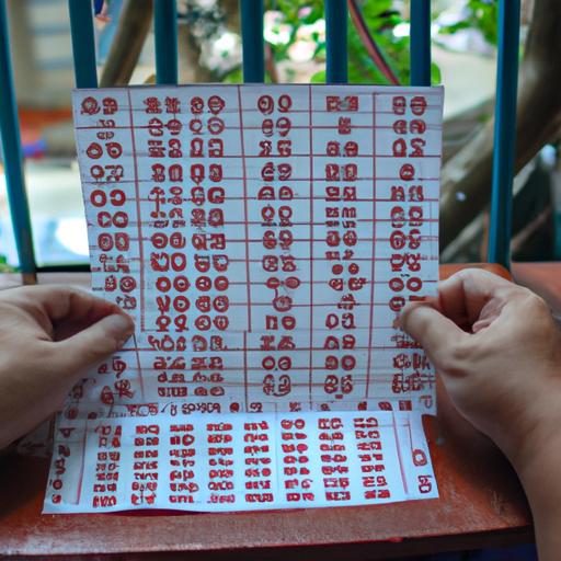 Một người cầm tờ giấy ghi số và ký hiệu, sử dụng Soi Cầu Rồng Bạch Kim Miền Nam để dự đoán các con số xổ số.